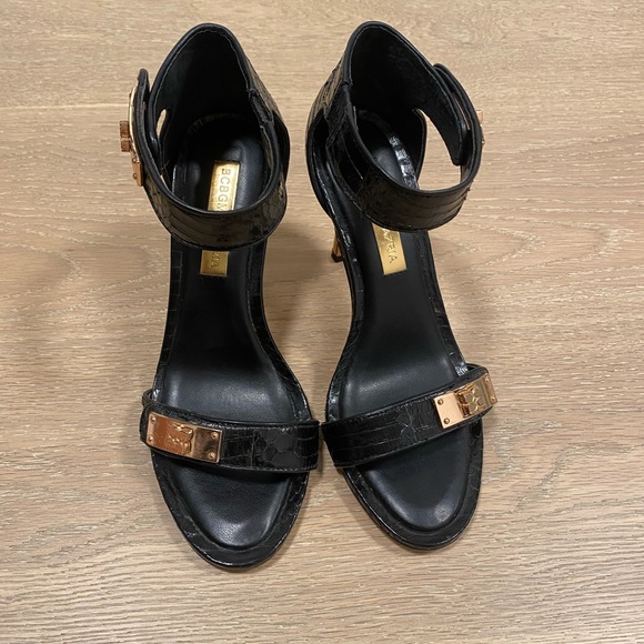 NWOT Black snakeskin detailing heels size 35.5. - Picture 2 of 9